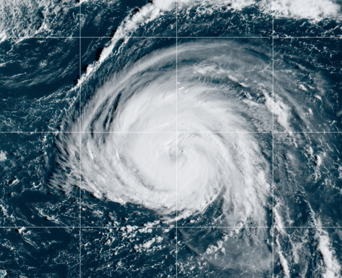 Hurricane Earl to hit Bermuda with 72mph winds as storm swell threatens